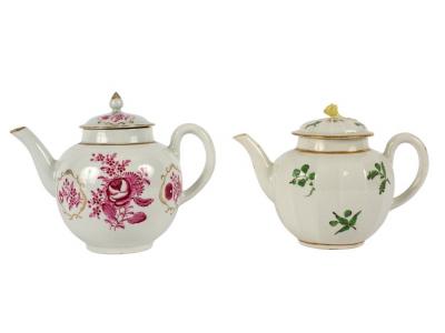 Two Worcester porcelain teapots 2dd6ca