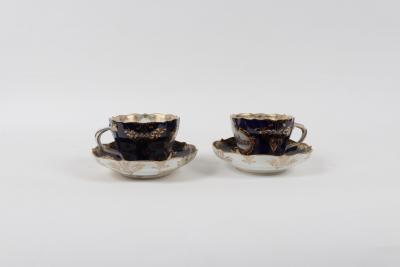 A pair of Meissen teacups and saucers  2dd707