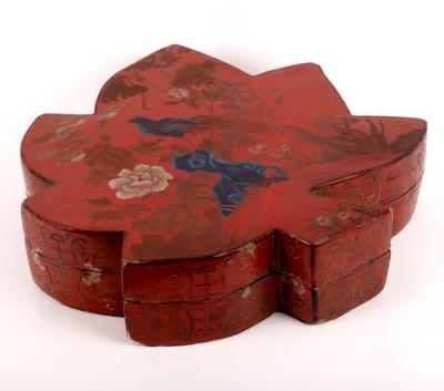 A Japanese lacquered leaf shaped box,