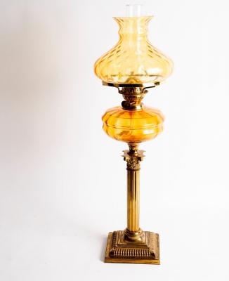 A 19th Century oil lamp with glass 2dd757