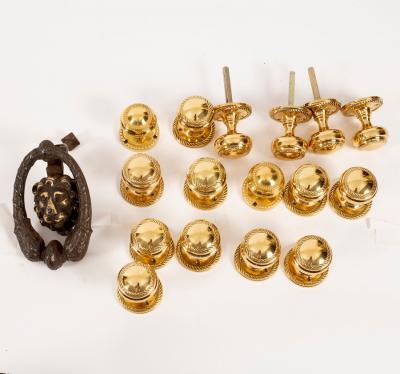 Eight pairs of matching brass doorknobs 2dd768