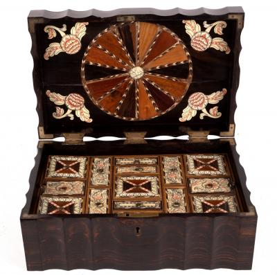 A 19th Century amboyna work box 2dd871