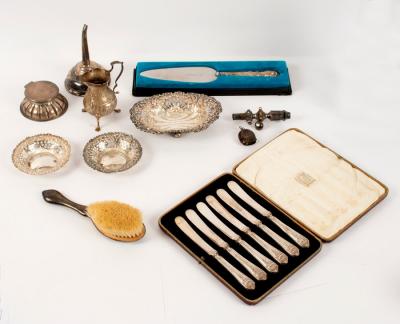Sundry silver items, to include