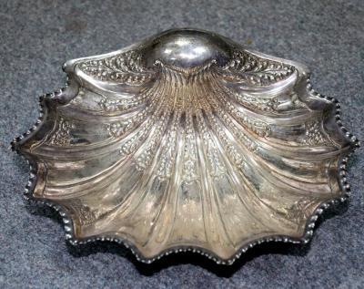 A Victorian silver shell form bowl  2dd9fb