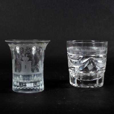 An early 19th Century glass beaker 2dda40