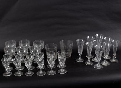 A collection of glass comprising 2dda4f