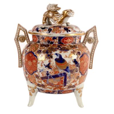 A Japanese Imari censer and cover  2ddac6