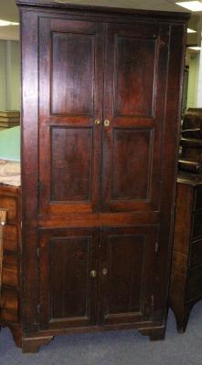 An early 19th Century oak corner 2ddaf2