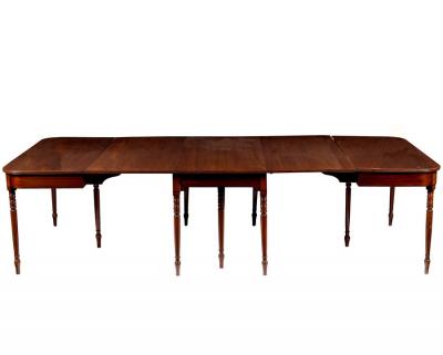 A Regency mahogany dining table 2ddb60