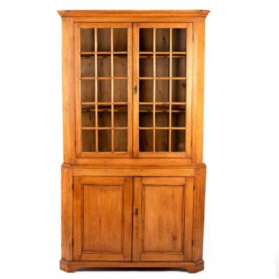 A pine corner cupboard with glazed 2ddb6d