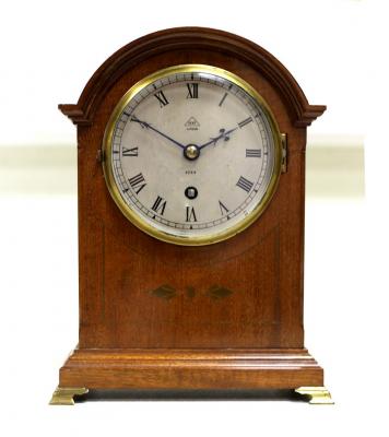 A mahogany arched mantel clock  2ddd6d