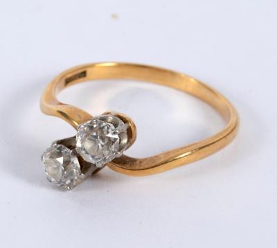 A diamond crossover ring set in 2ddd84