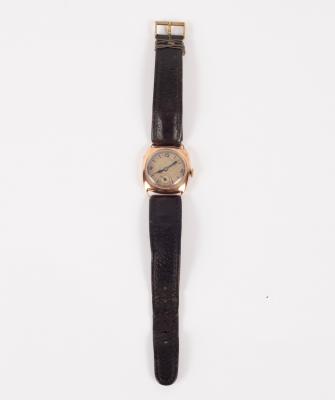 A gentleman's 9ct gold wristwatch
