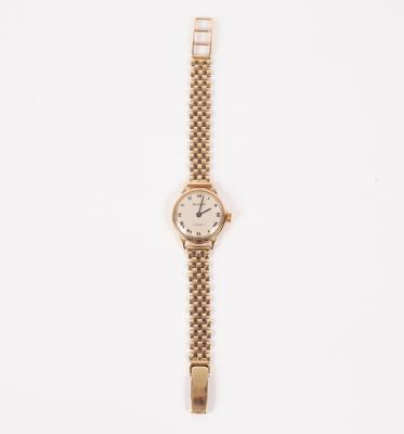 An Accurist 9ct gold cased watch 2ddda4