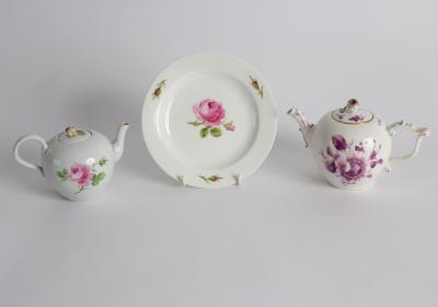 Two Meissen teapots and covers