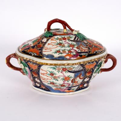 A Worcester tureen and cover, circa