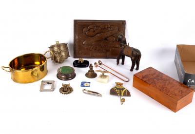 A rectangular burr walnut cigar box,