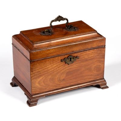 A George III mahogany tea caddy  2ddf3d