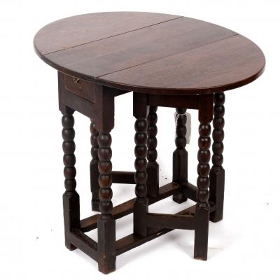 An oak oval two-flap gate leg table,