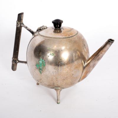 A Victorian electroplated teapot  2de12c
