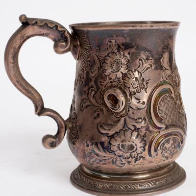 A George II silver mug, Richard