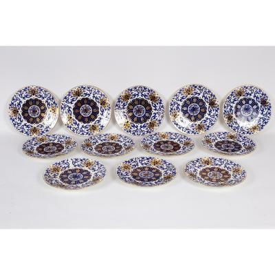 A set of twelve English porcelain plates