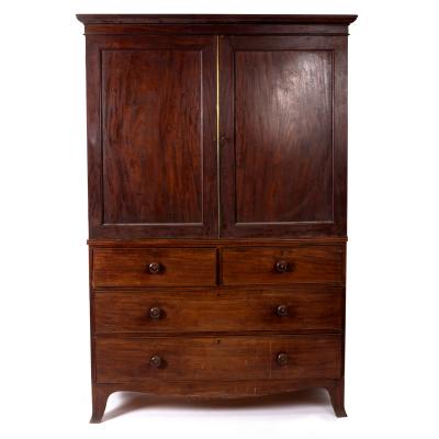 A George III mahogany linen press  2de314