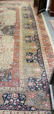 An Indian carpet of Tabriz design 2de347