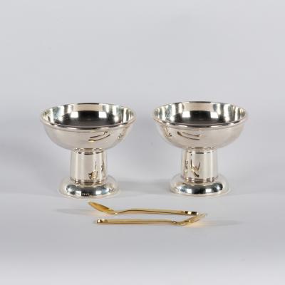 A pair of silver pedestal salts  2de361