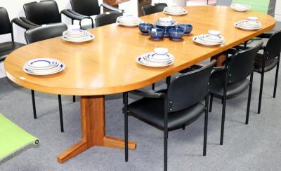 A 1970s Danish style teak extending 2de508