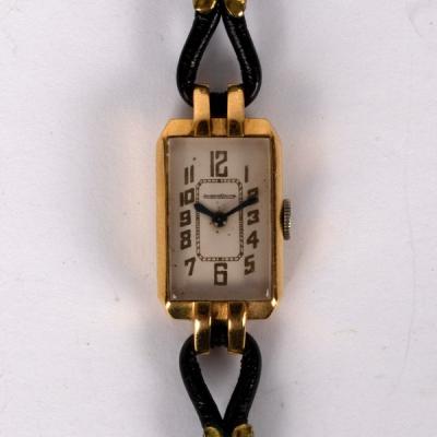 A Jaeger-LeCoultre 18k gold cased wristwatch,