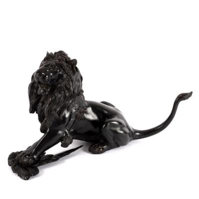 A Japanese bronze figure of a lion  2de68a