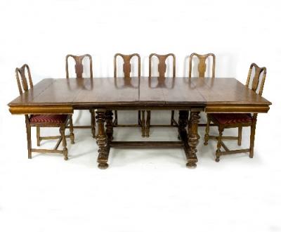 An early 20th Century extending dining