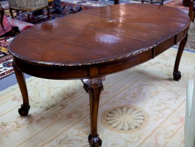 A Queen Anne style mahogany extending