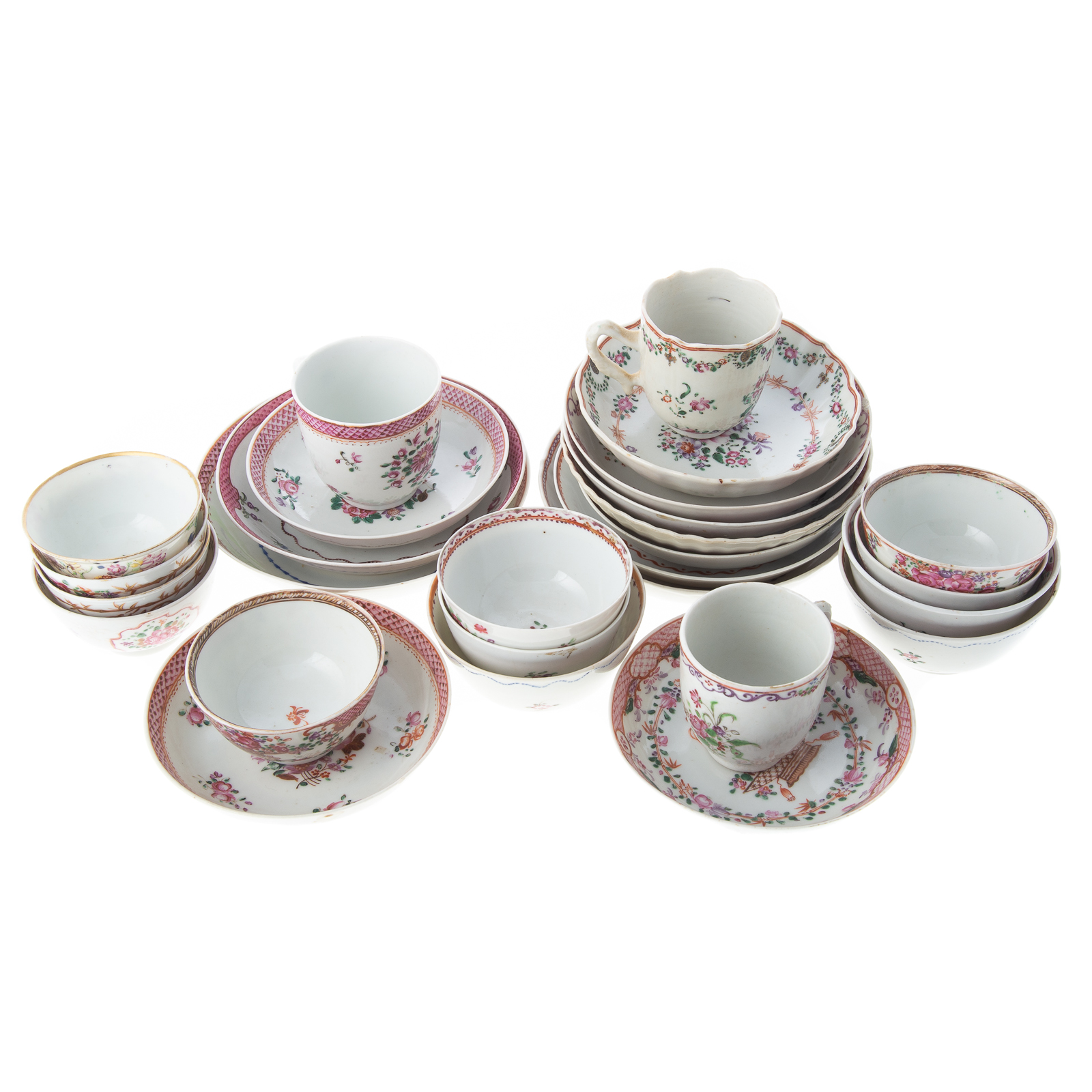 CHINESE EXPORT FAMILLE ROSE CUPS 2de997