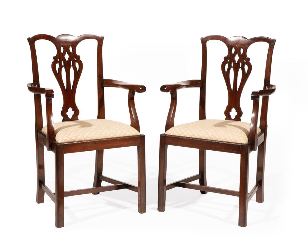 PAIR OF CHIPPENDALE STYLE MAHOGANY 2dea50