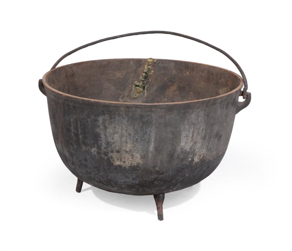 AMERICAN CAST IRON FOOTED KETTLEAmerican