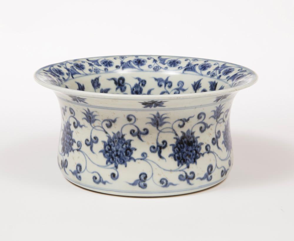 CHINESE MING STYLE BLUE AND WHITE 2dece6