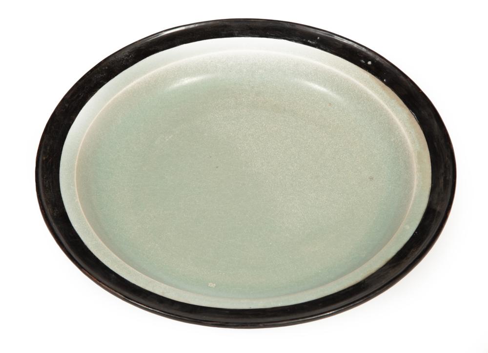 CHINESE CELADON POTTERY DISHChinese