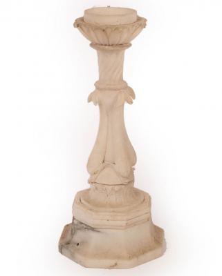 An alabaster column with quadruple