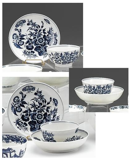 Three Worcester porcelain teabowls 493ed