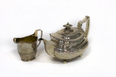 A George III silver teapot SH  2dc838