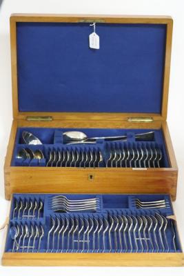 A canteen of Edwardian silver rat tail