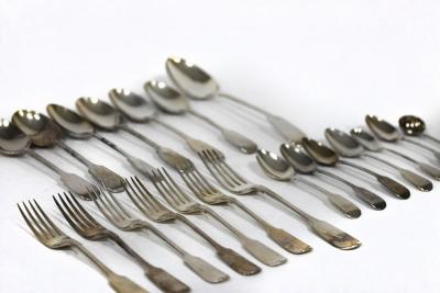 Six silver fiddle pattern dessert spoons