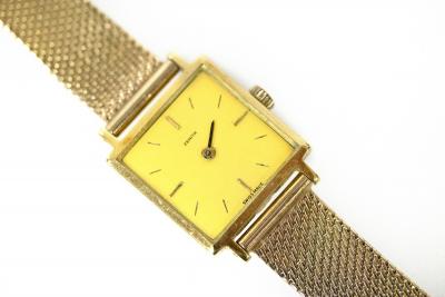 A lady's Zenith 18ct gold wristwatch