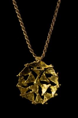 An 18ct yellow gold pendant of 2dc8a5