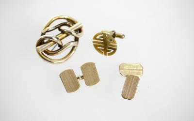 A pair of 9ct yellow gold cufflinks  2dc8ab