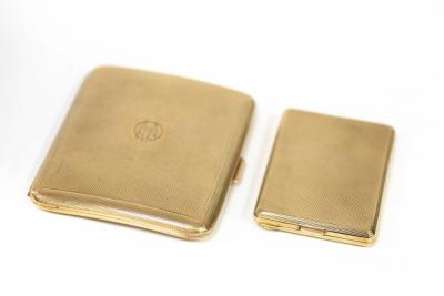 A 9ct gold cigarette case with