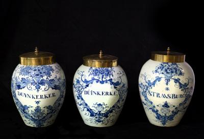 Three Delft tobacco jars late 2dc8f9