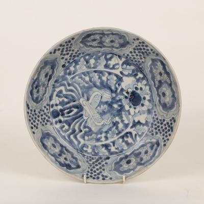 A Swatow plate decorated a phoenix,